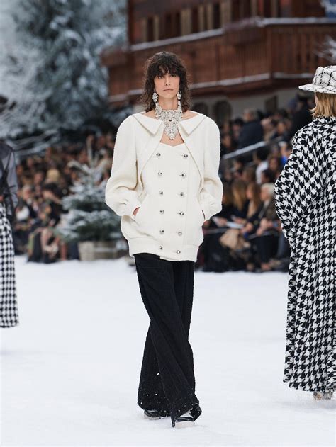 chanel fw 2019 20|Chanel runway collection.